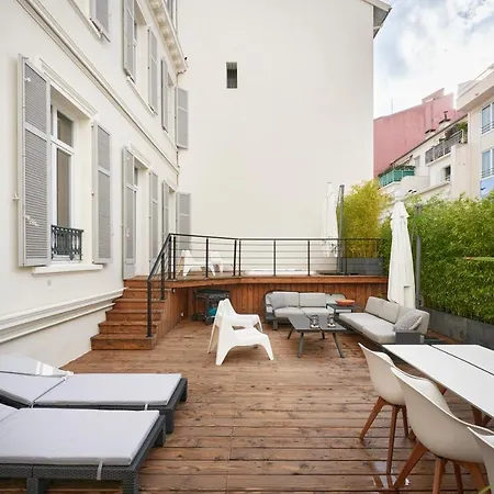 Super Central, Spacious, Sunny Large Deck & Apartment Cannes