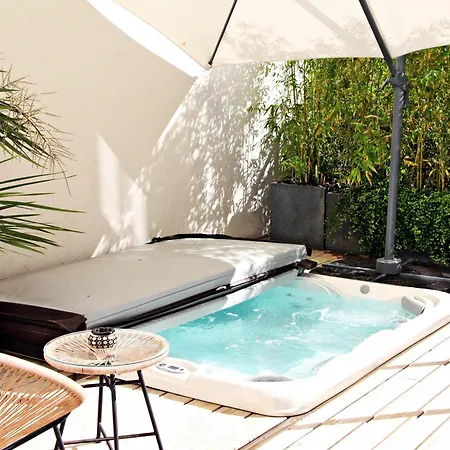 Apartment Super Central, Spacious, Sunny Large Deck &