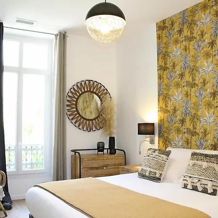 Super Central, Spacious, Sunny Large Deck & Apartment *