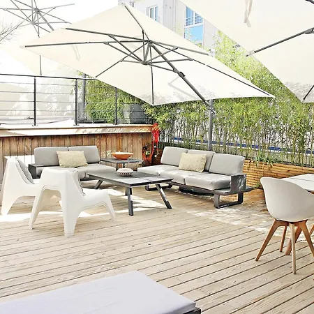 Apartment Super Central, Spacious, Sunny Large Deck &
