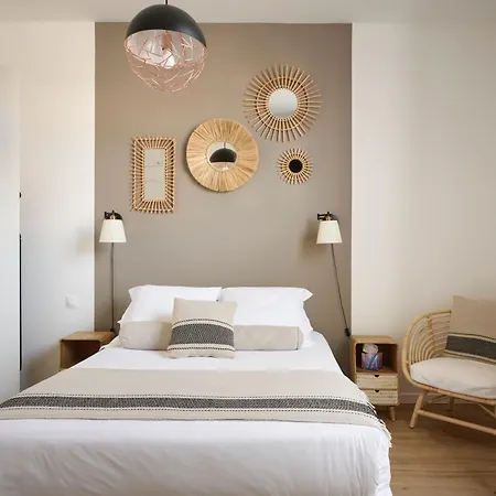Super Central, Spacious, Sunny Large Deck & Apartment Cannes