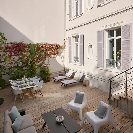 Super Central, Spacious, Sunny Large Deck & Apartment Cannes